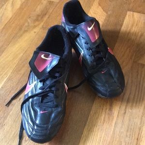 NWOT Nike softball cleats